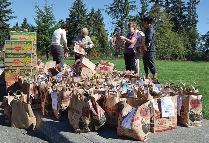 37092campbellriverFoodDrive2014