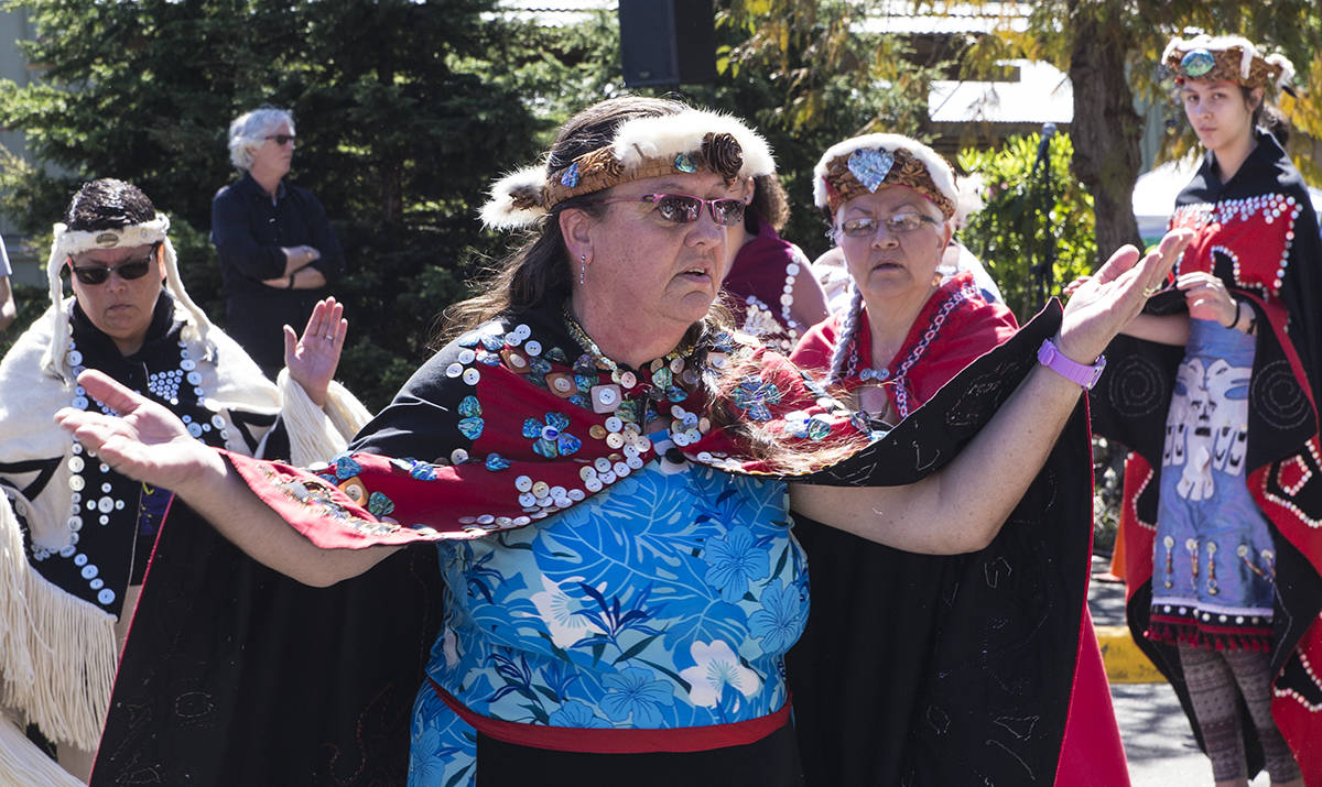 web1_170524-CRM-totem-pole-ceremony_5