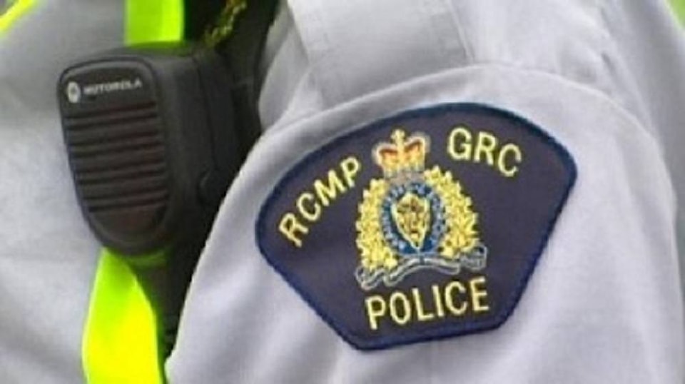 8715306_web1_RCMP---shoulder-patch