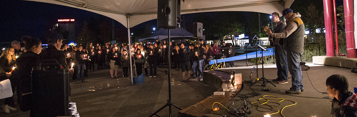 9089039_web1_171027-CRM-jordan-holling-candlelightvigil_3