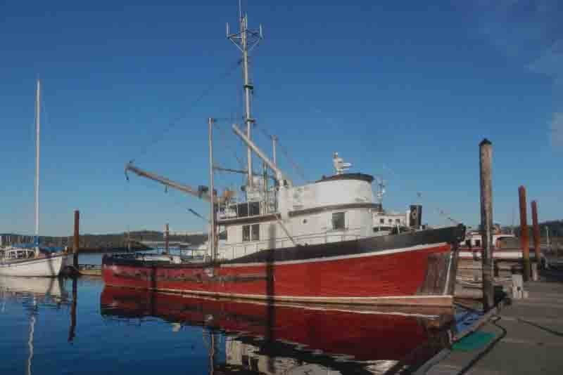 9301409_web1_171110-CRM-derelict-vessel-discovery-harbour-marina_1