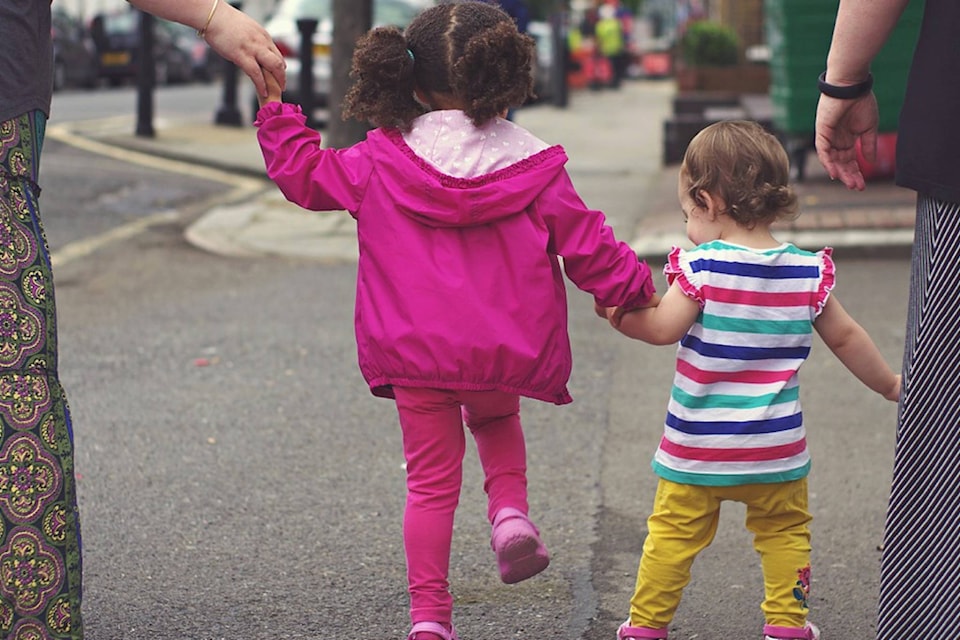 9786297_web1_20171213-KCN-M-Children-walking