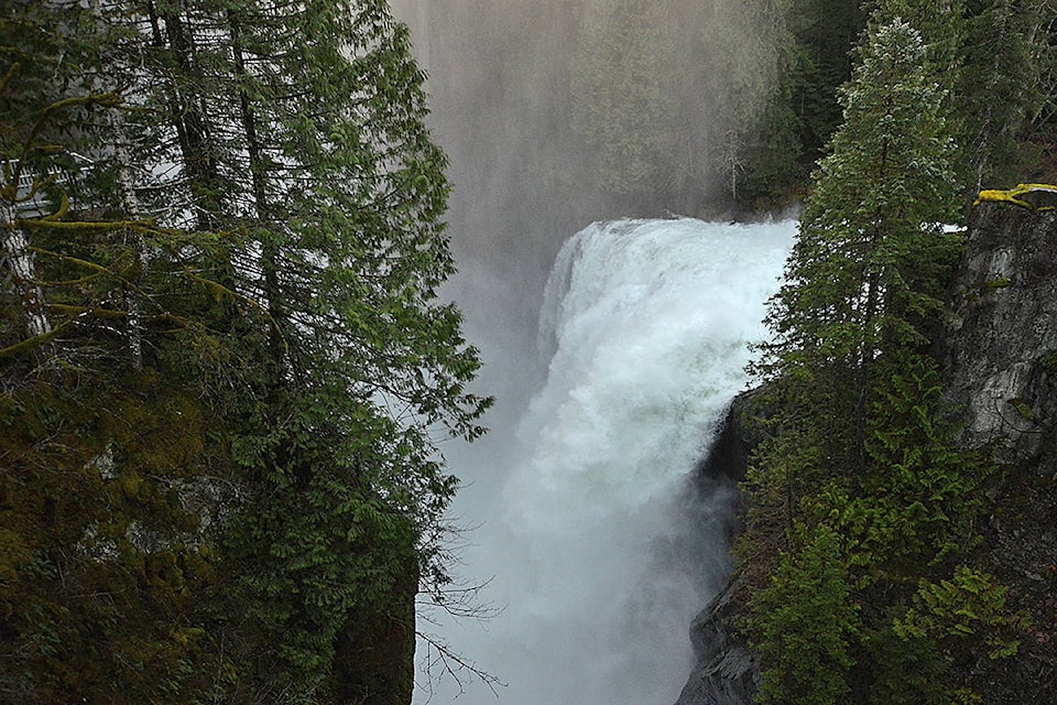 10369689_web1_180126-CRM-Elk-Falls