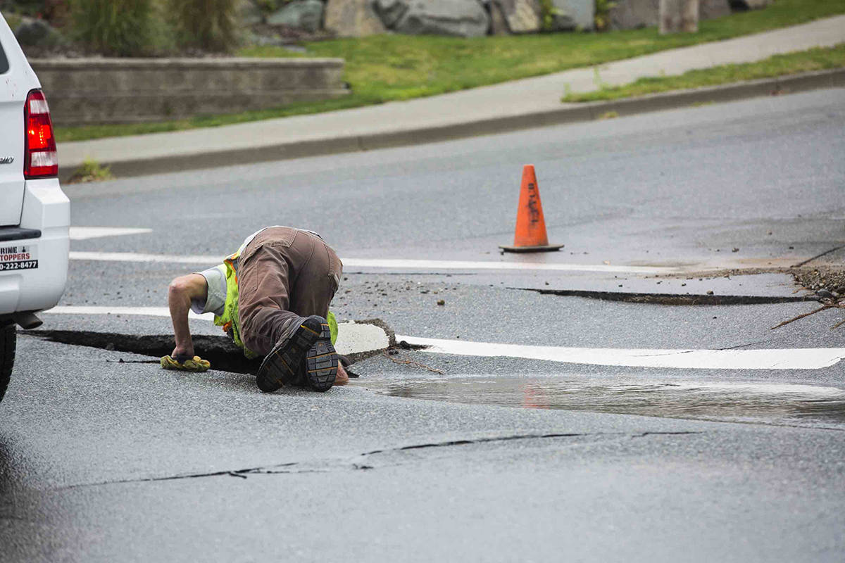 18783313_web1_191002-CRM-water-main-break12