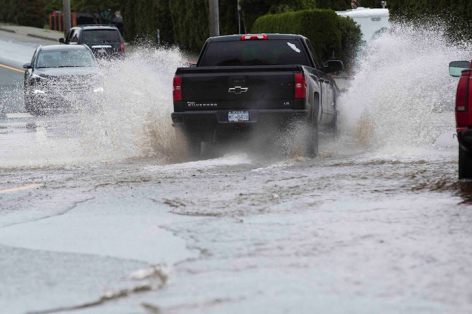 18808453_web1_191002-CRM-water-main-break02