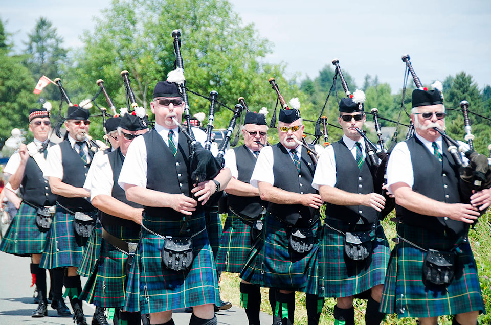 21480425_web1_Pipe-Band