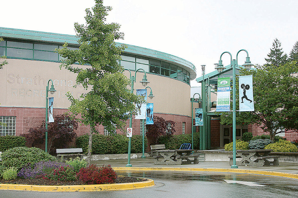23079915_web1_Strathcona-Gardens