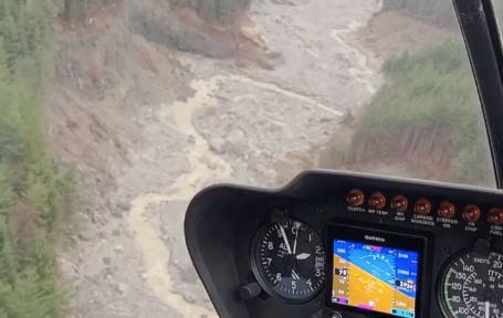 23632870_web1_201214-CRM-Bute-Inlet-Landslide-HELICOPTER_1