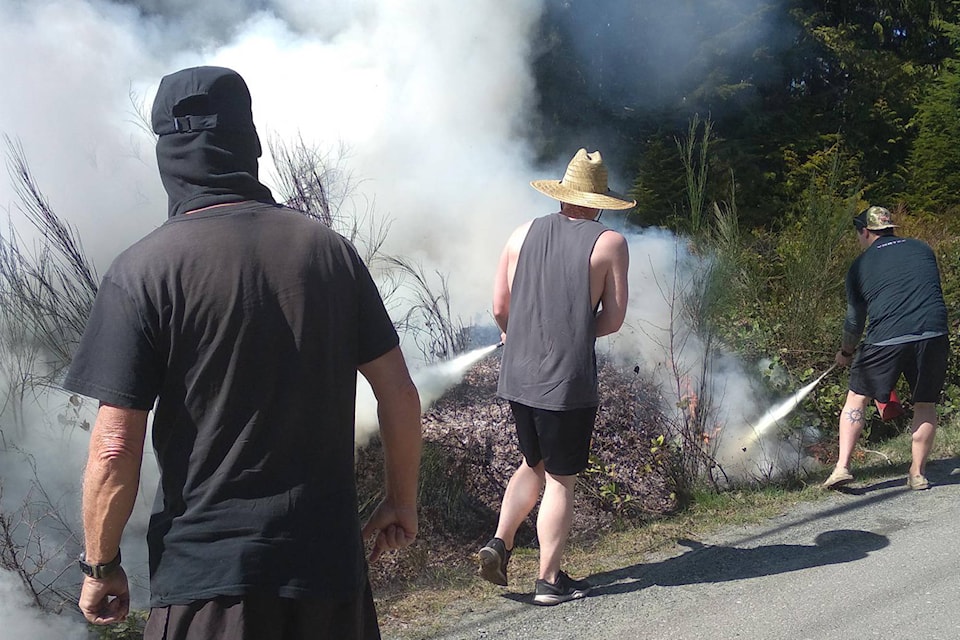 24874100_web1_210416-CRM-Bystanders-Fire-FIRE_1