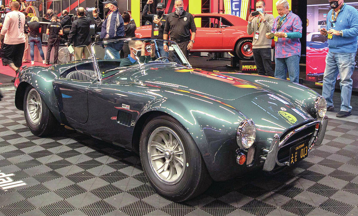 Carroll Shelby’s 1965 427 Cobra roadster sells for nearly US $6 million. PHOTO: MECUM AUCTIONS