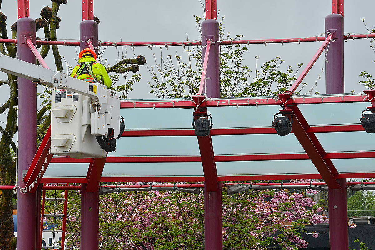 24958855_web1_210425-CRM-Spirit-Square-roof-removal-SPIRITSQUARE_1