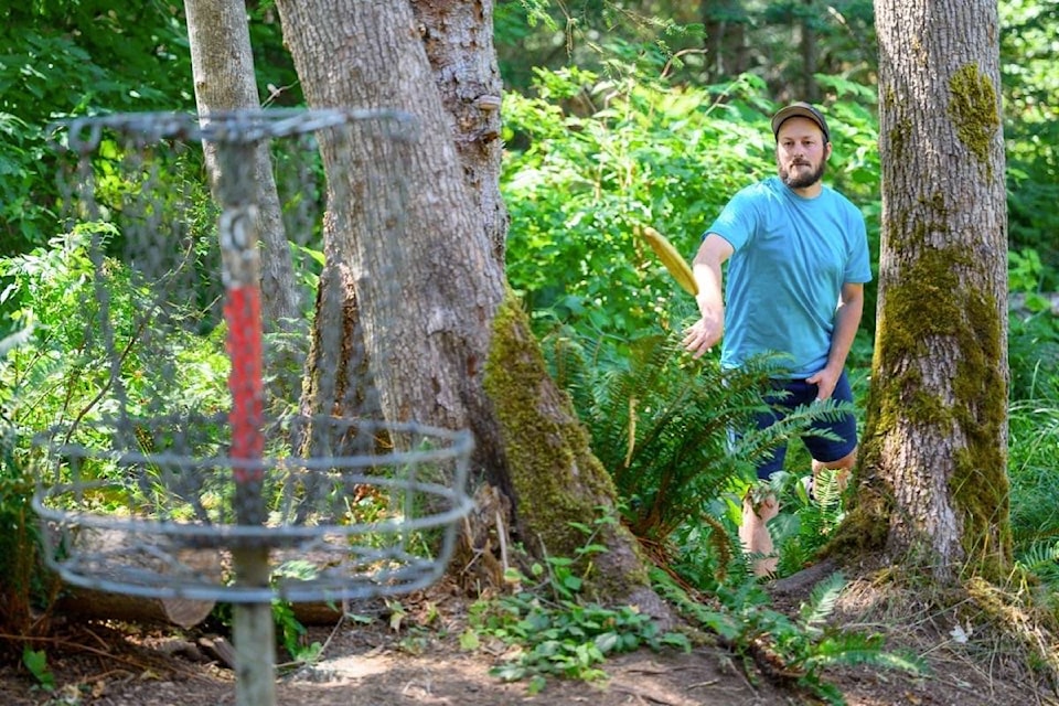 Colin Filliter, Campbell River Disc Golf Society president, attempts a putt during the Island Series Tournament at the Cooper’s Hawk Disc Golf Course at the Willow Point Park Sportsplex on July 24. Photo by Sean Feagan / Campbell River Mirror.