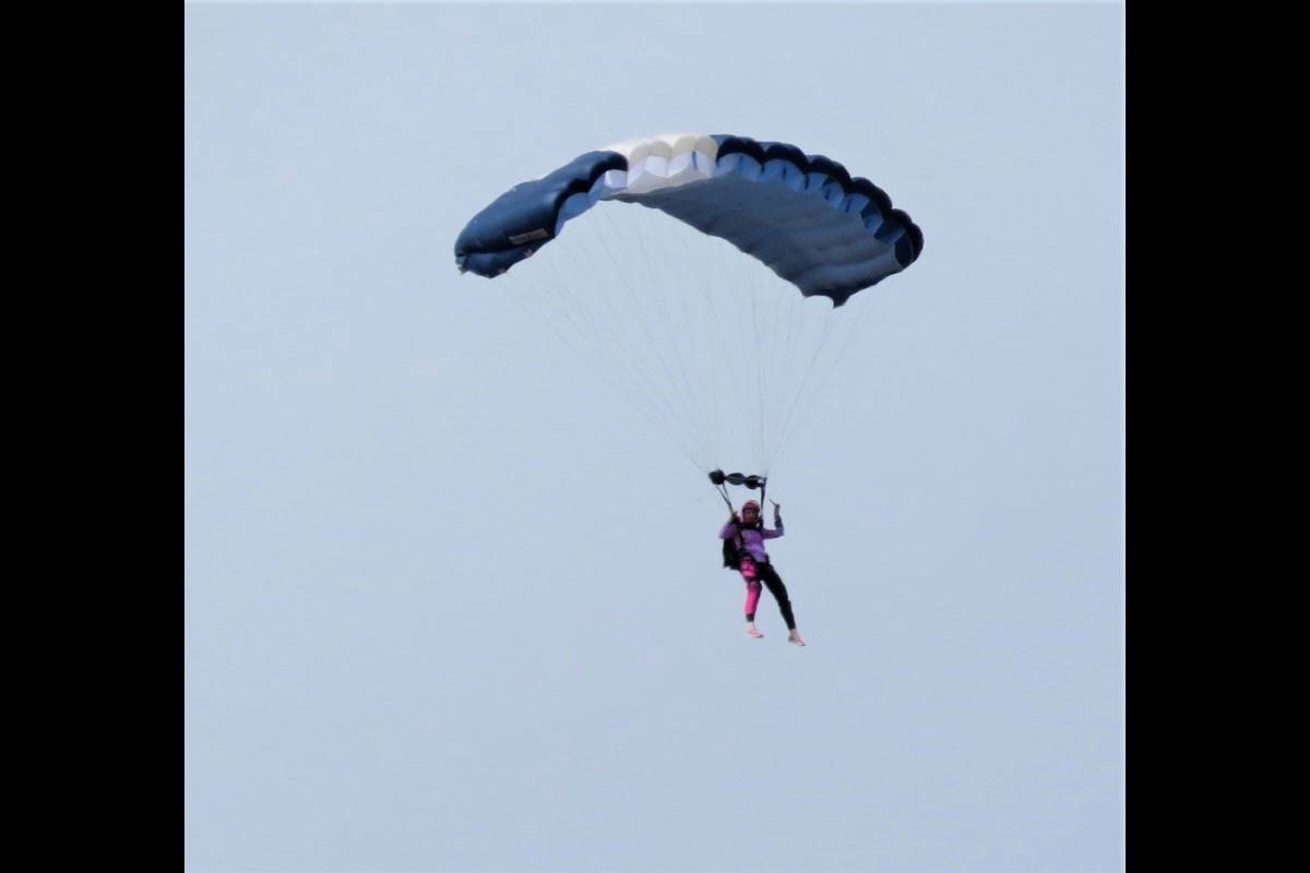 26295815_web1_210827-CRM-Skydiving-Festival-Photos_2