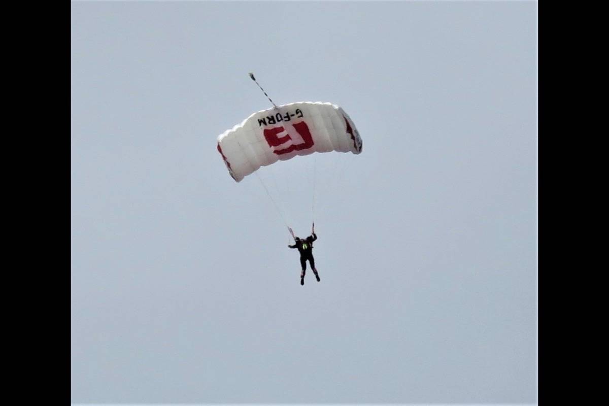 26295815_web1_210827-CRM-Skydiving-Festival-Photos_3