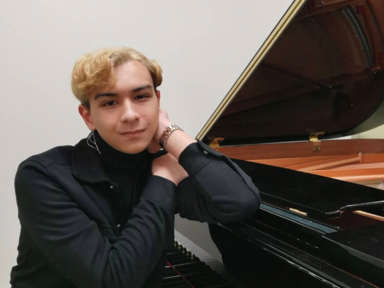 27320302_web1_211126-CRM-Piano-Scholarship-ROBERT_1