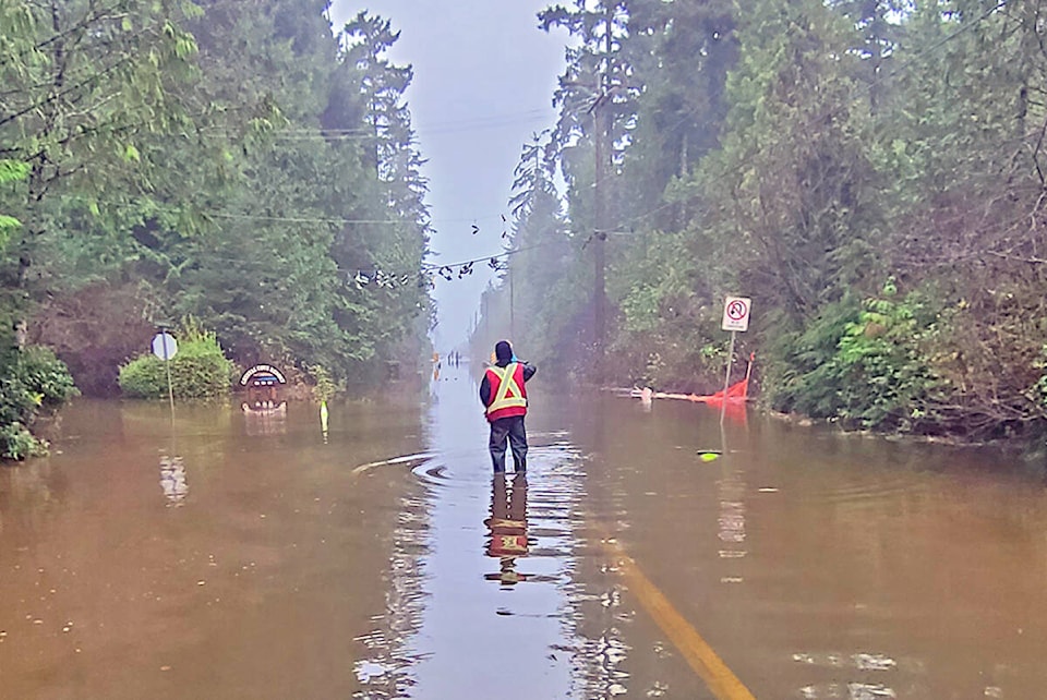 27345530_web1_211201-UWN-WEB-Tofino-floods_1