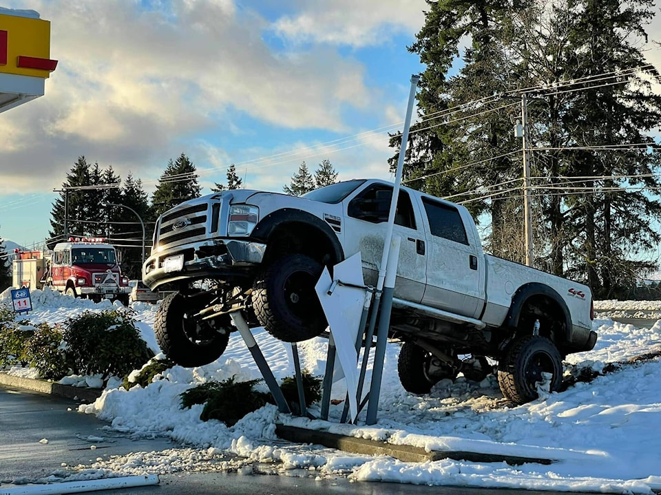 27639009_web1_211229-AVN-RCMP-Driving-alberni_1