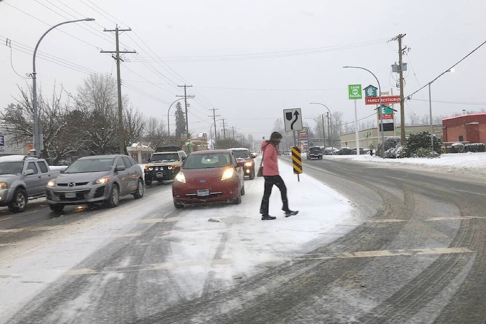 27656830_web1_211226-CCI-roads-snow-highwaysnow_1