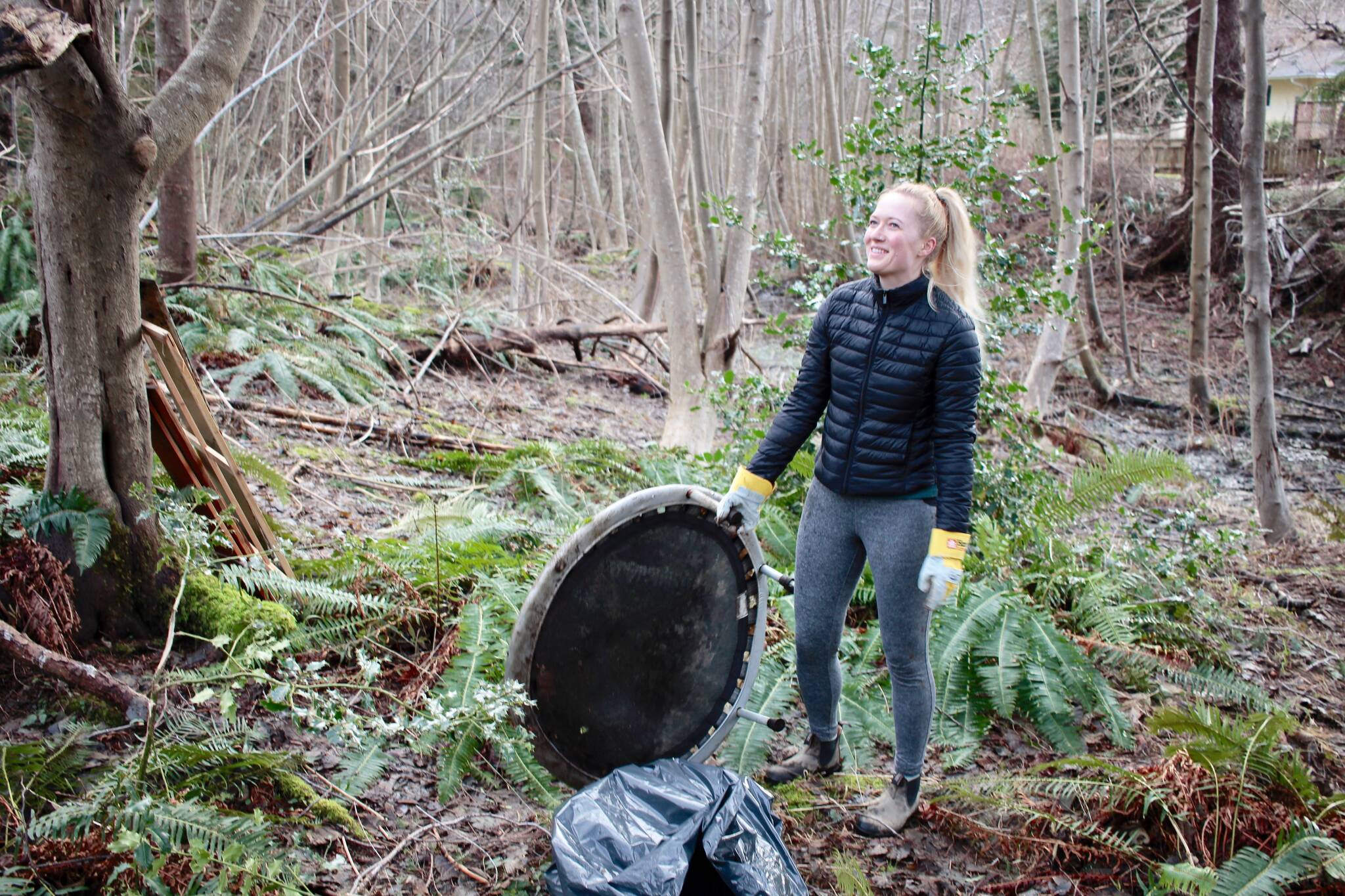 28020154_web1_220201-CRM-Streamkeepers-Bears-CLEANUP_3