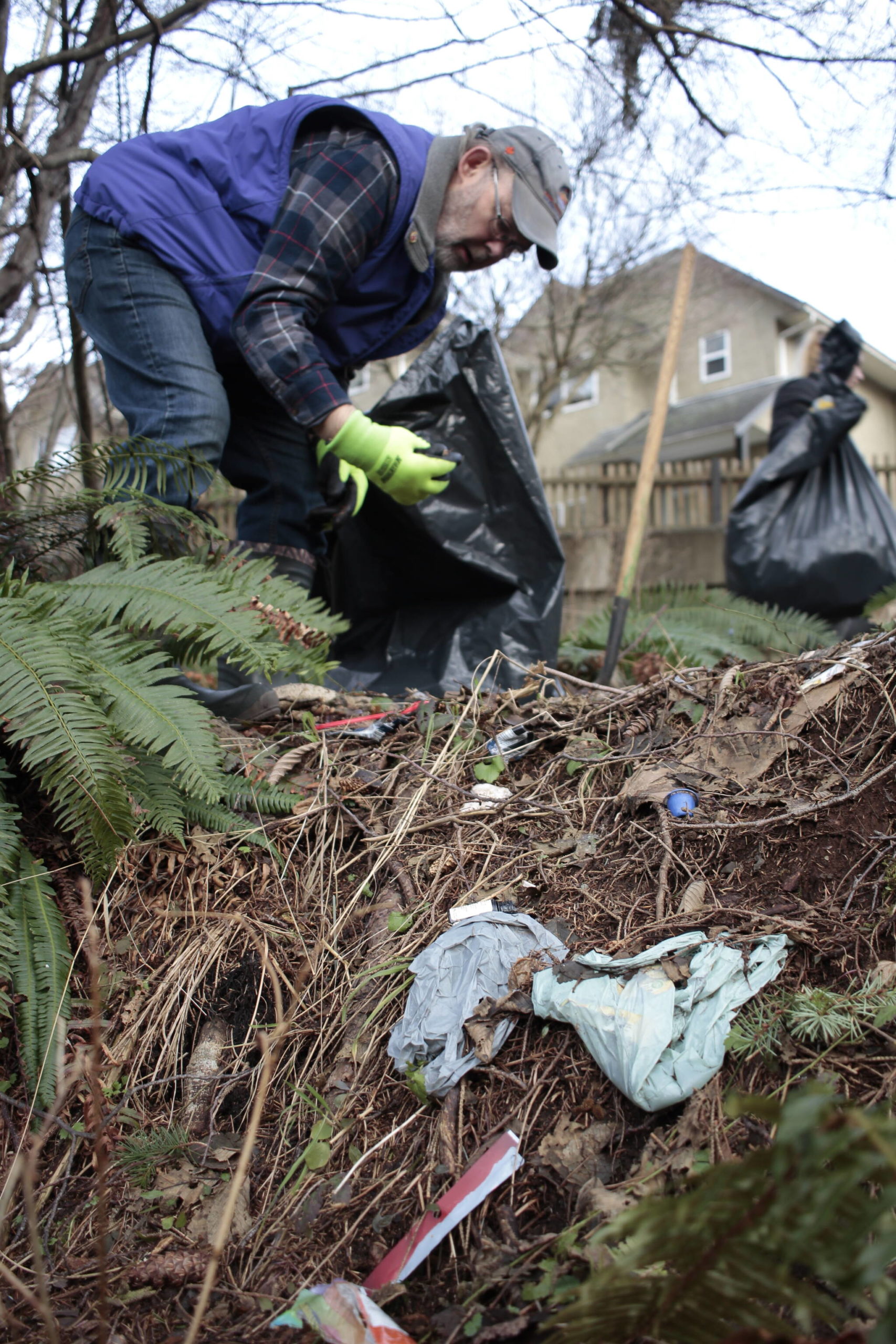 28020154_web1_220201-CRM-Streamkeepers-Bears-CLEANUP_8