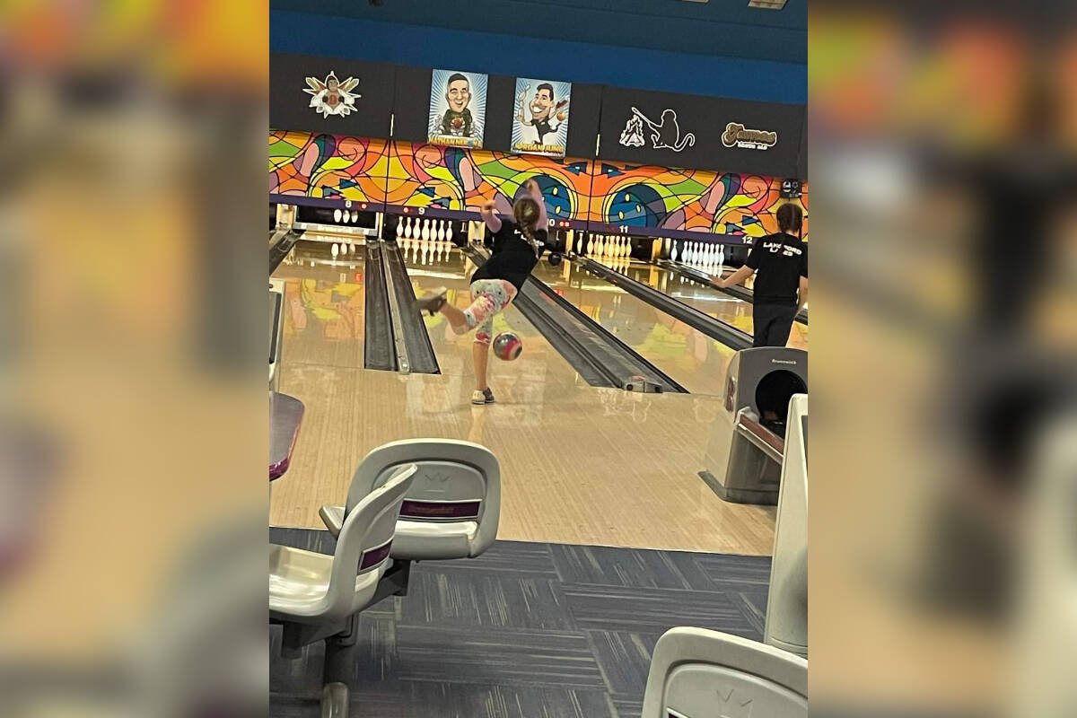 28835183_web1_220409-GNG-Young-bowling-champ-picssubmitted_3