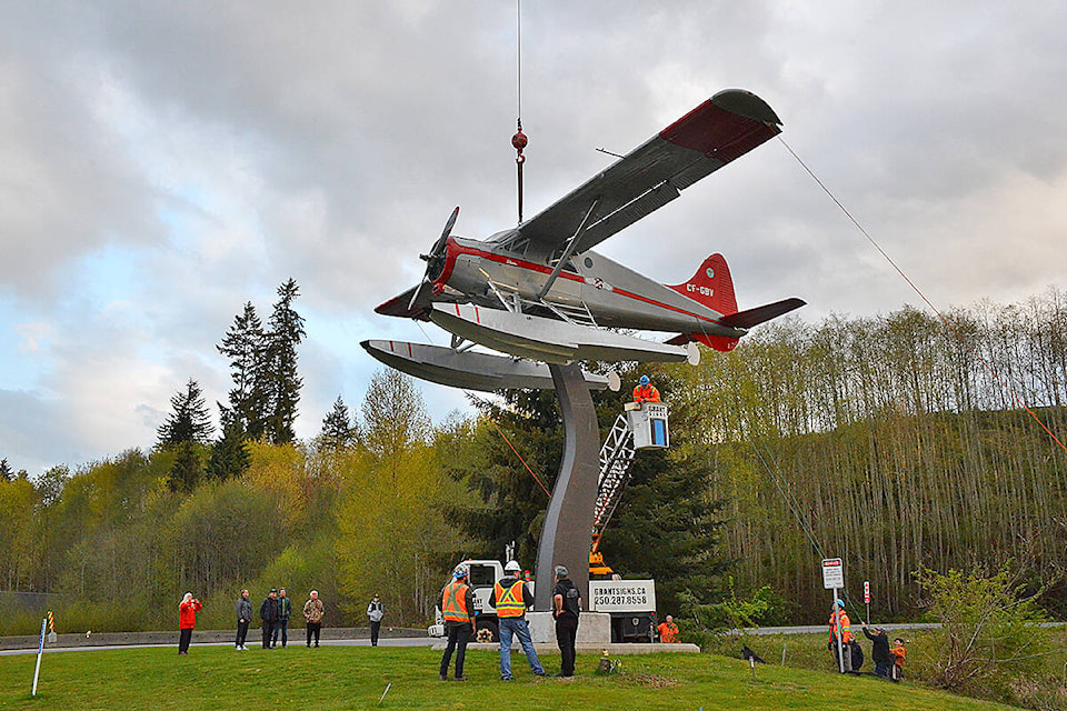 28994399_web1_220525-CRM-Floatplane-installation-FLOATPLANE_4