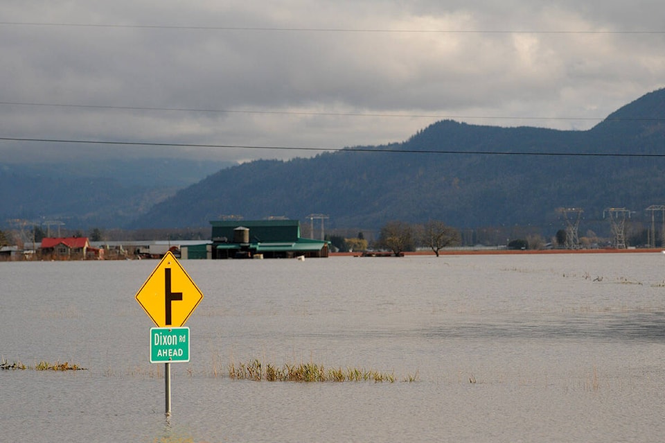 29281921_web1_211120-CPL-Highway-1-Flood-Update-Visuals-SumasPrairie_19