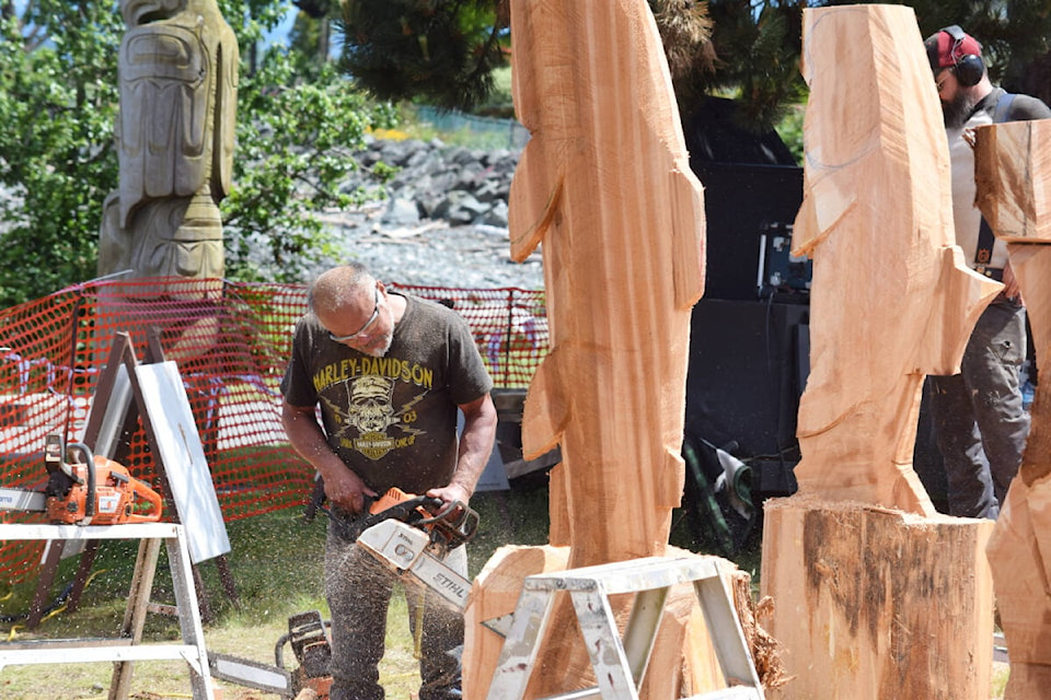 29543824_web1_220622-CRM-chainsaw-carving2