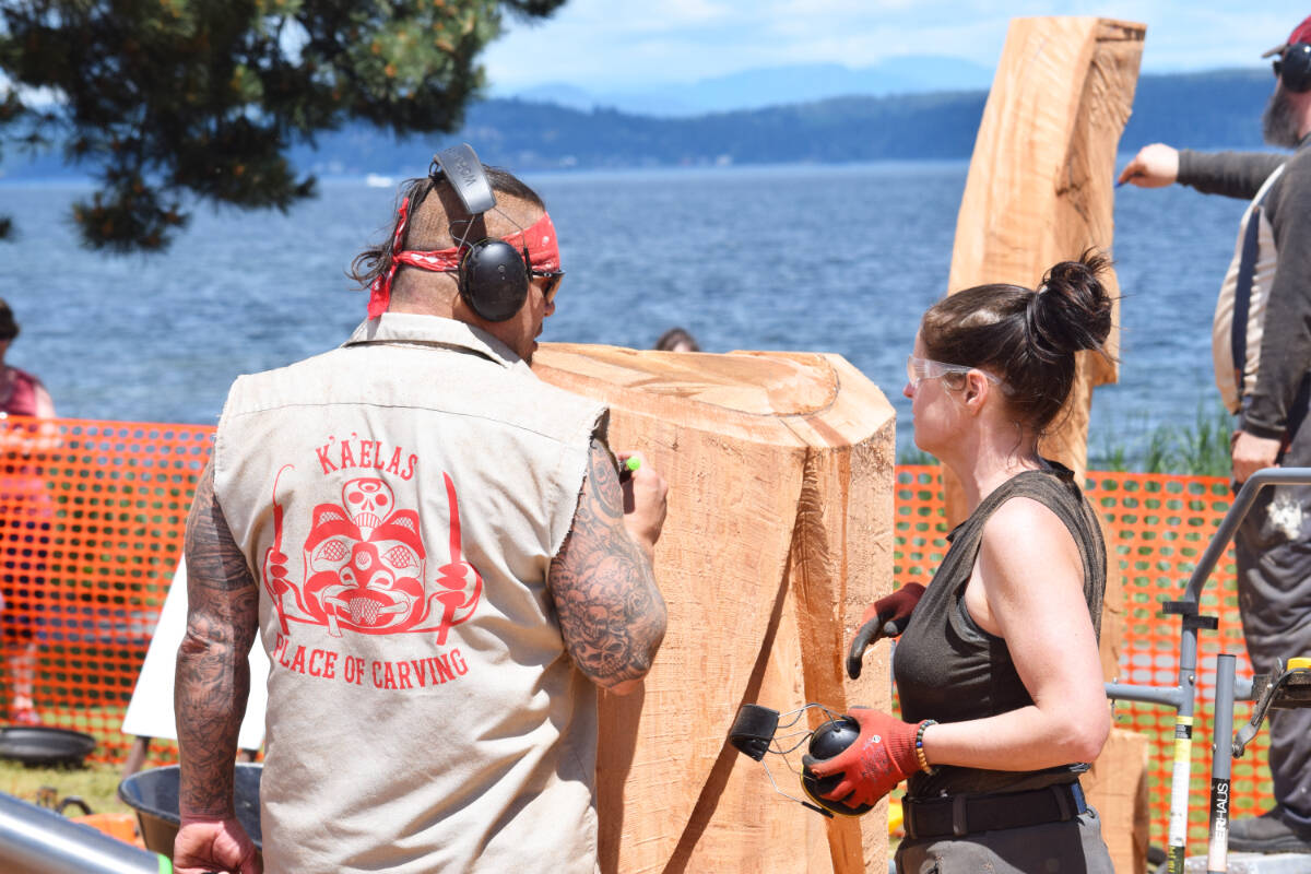 29543824_web1_220622-CRM-chainsaw-carving3