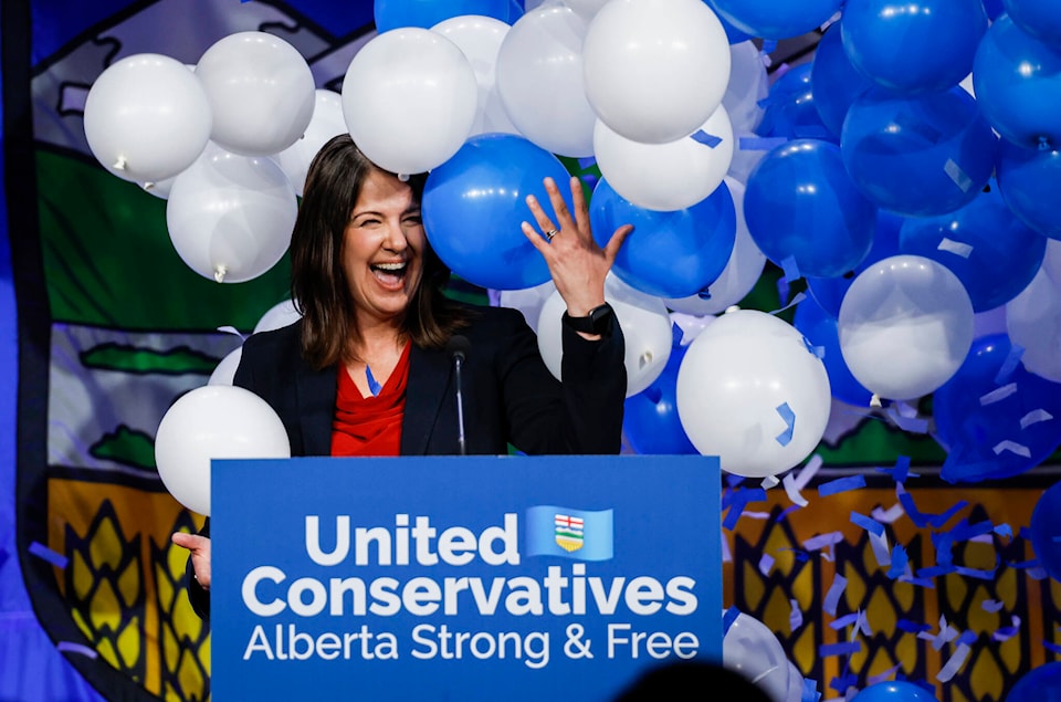 30631811_web1_221007-CPW-Danielle-Smith-next-Alberta-premier-balloons_1