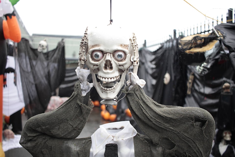 30669126_web1_201030-CRM-RCMP-Halloween-DECORATION_1