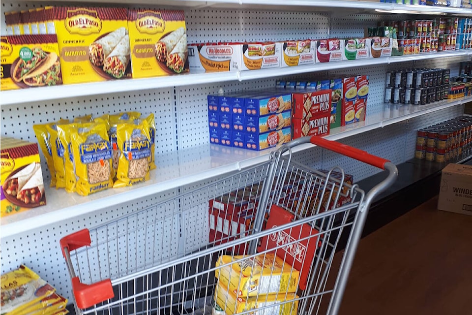 30886475_web1_221101-CRM-Gold-River-Grocery-SHELVES_1