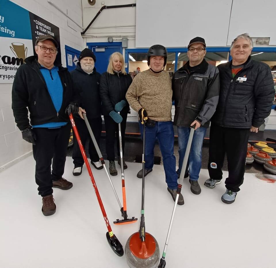 31335449_web1_221216-CRM-Blind-Curling-Follo-TEAM_1