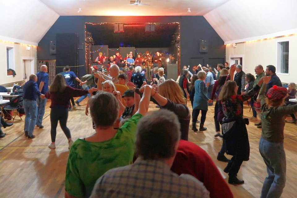 31588789_web1_230116-CRM-Contra-Dance-CONTRADANCE_1