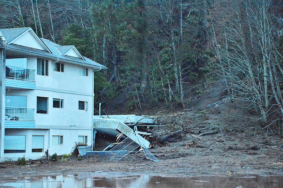 31615708_web1_230117-CRM-BREAKING-Mudslide-PUSH-BC-MUDSLIDE_1