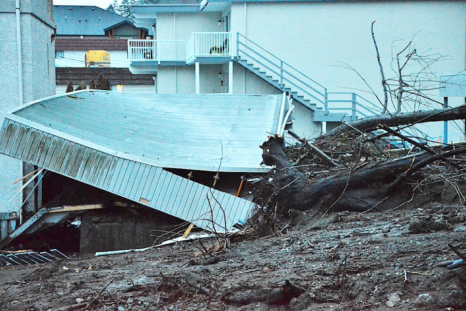 31766335_web1_230117-CRM-BREAKING-Mudslide-PUSH-BC-MUDSLIDE_2