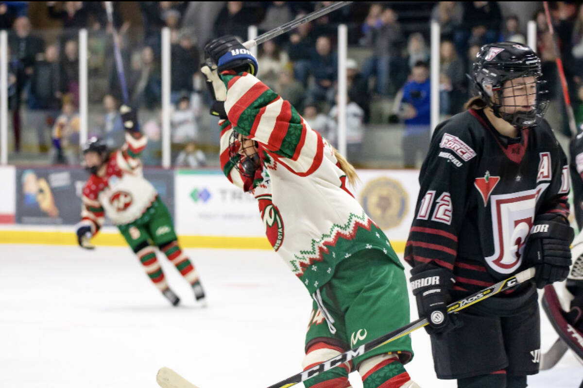 32678867_web1_230510-CRM-Knowles-re-signs-with-Whitecaps-Knowles_1