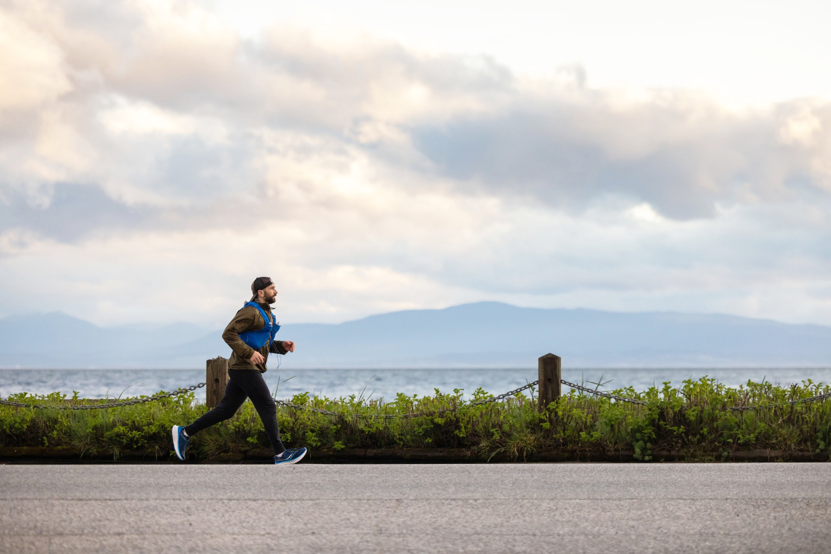 'I'd rather hurt chasing': man running down Island to battle arthritis