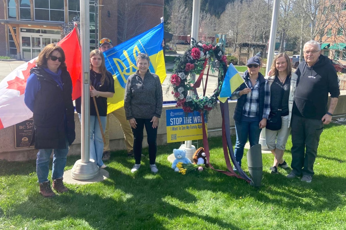 Ukraine supporters hold Castlegar vigil