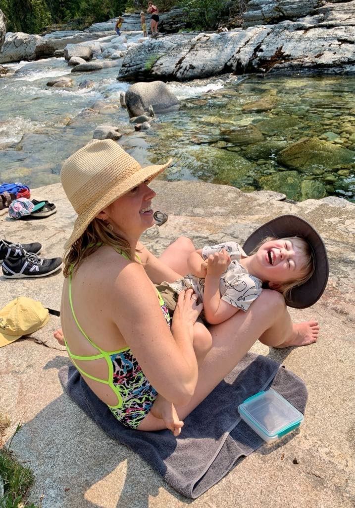 mom-s-know-the-best-places-for-a-tickle_6936244