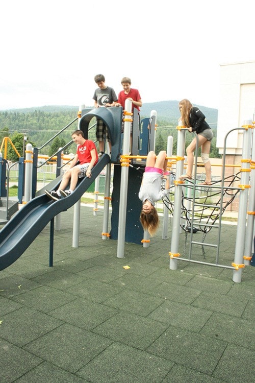 14089castlegarRubber-playground