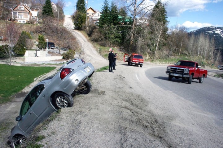 Hasty exit from court leads to single vehicle crash Castlegar News Hasty exit from court leads to single vehicle crash Castlegar News
