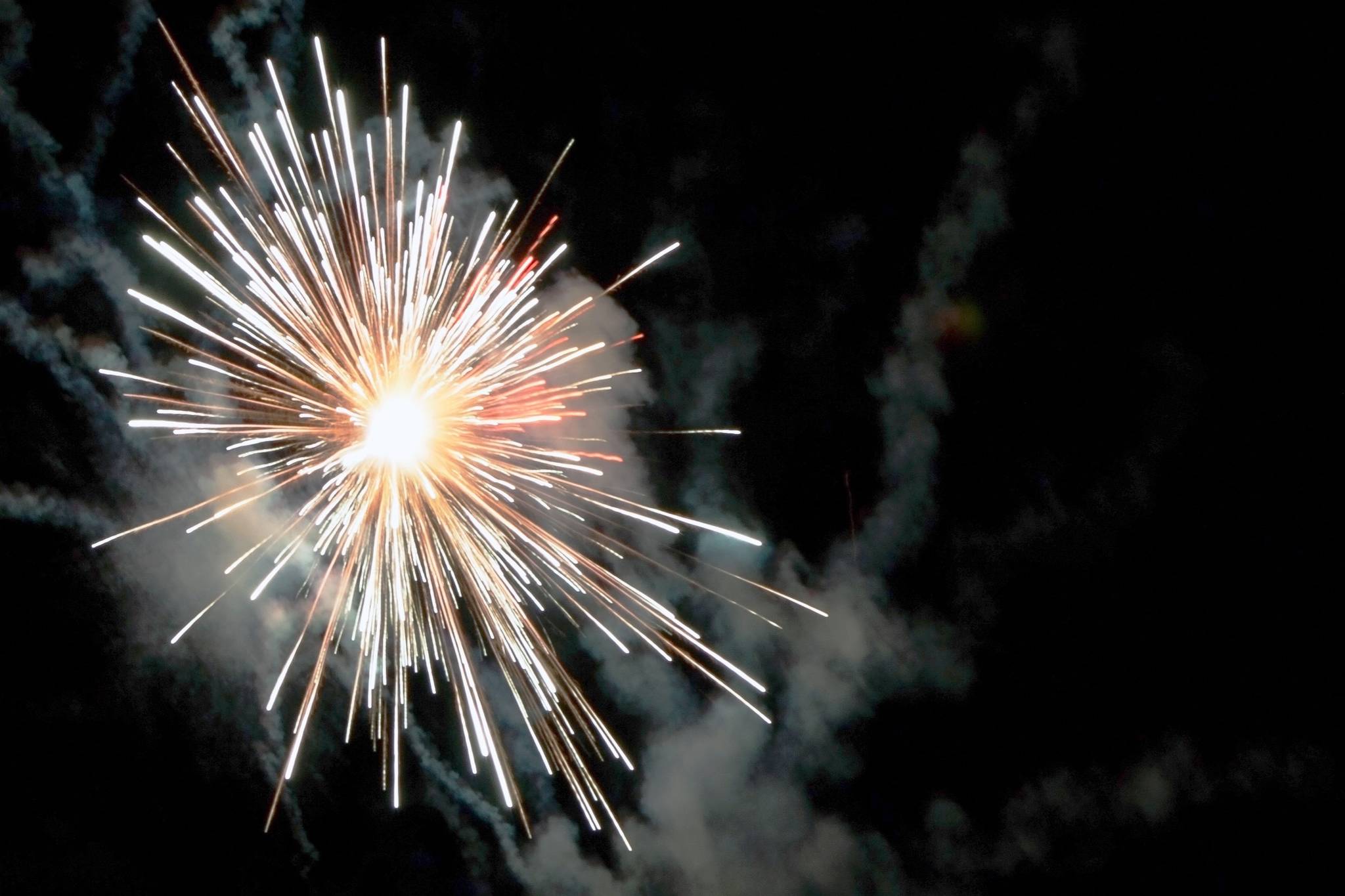 web1_170604-CAN-M-fireworks1