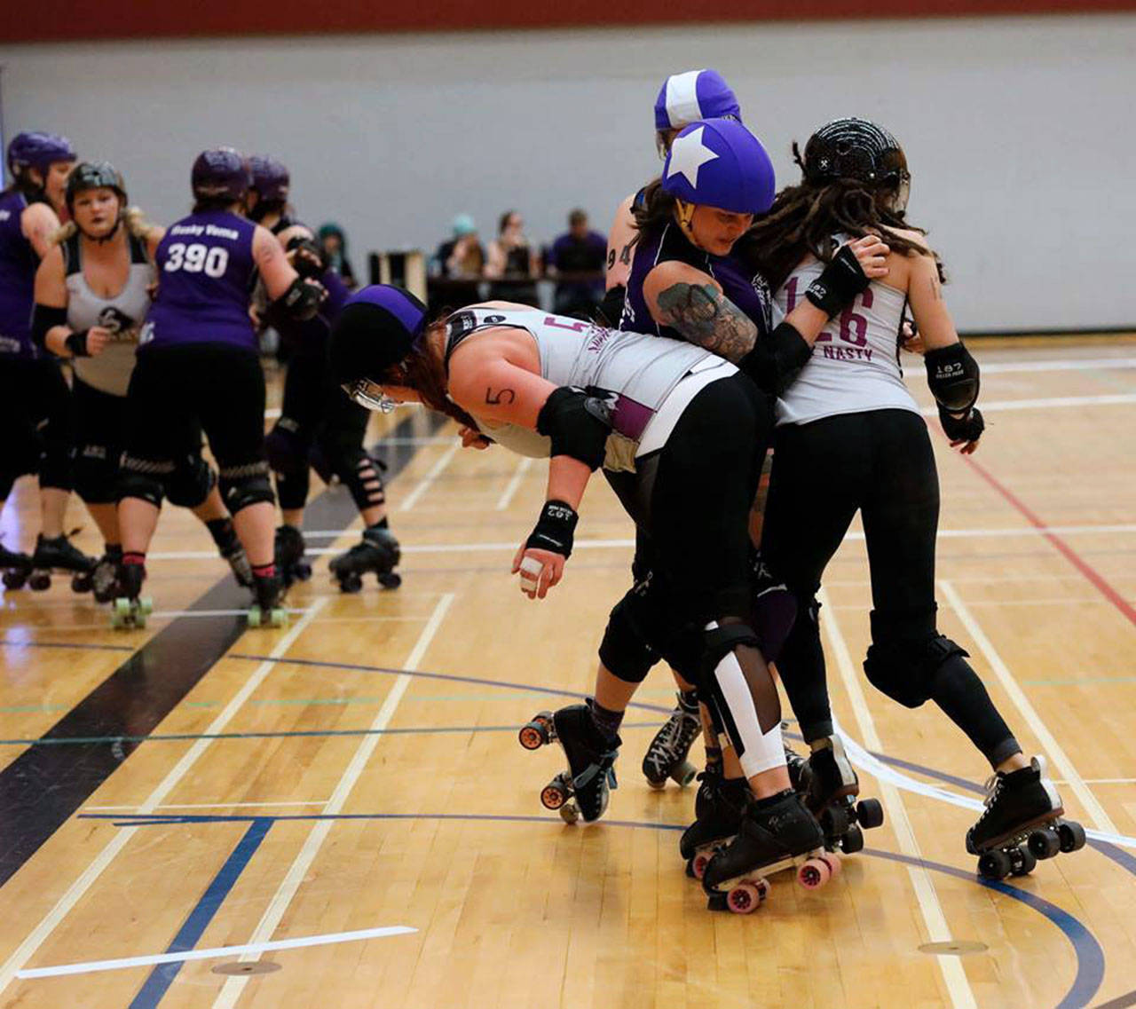 10476541_web1_180208-CAN-M-Roller-Derby1