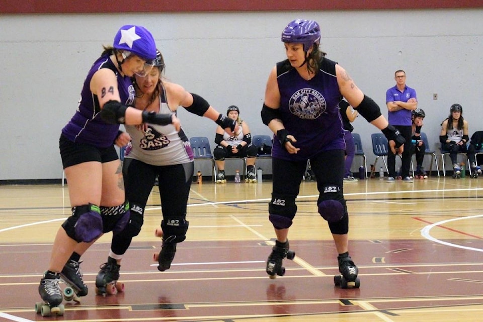 10476541_web1_180208-CAN-M-Roller-Derby4