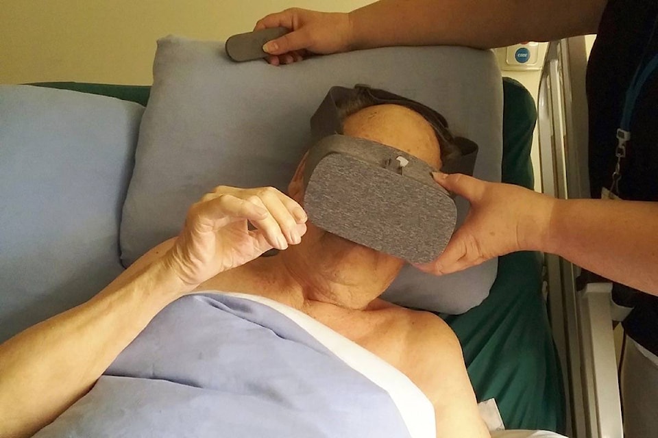 16646139_web1_170921-CAN-M-hospice-vr-preview
