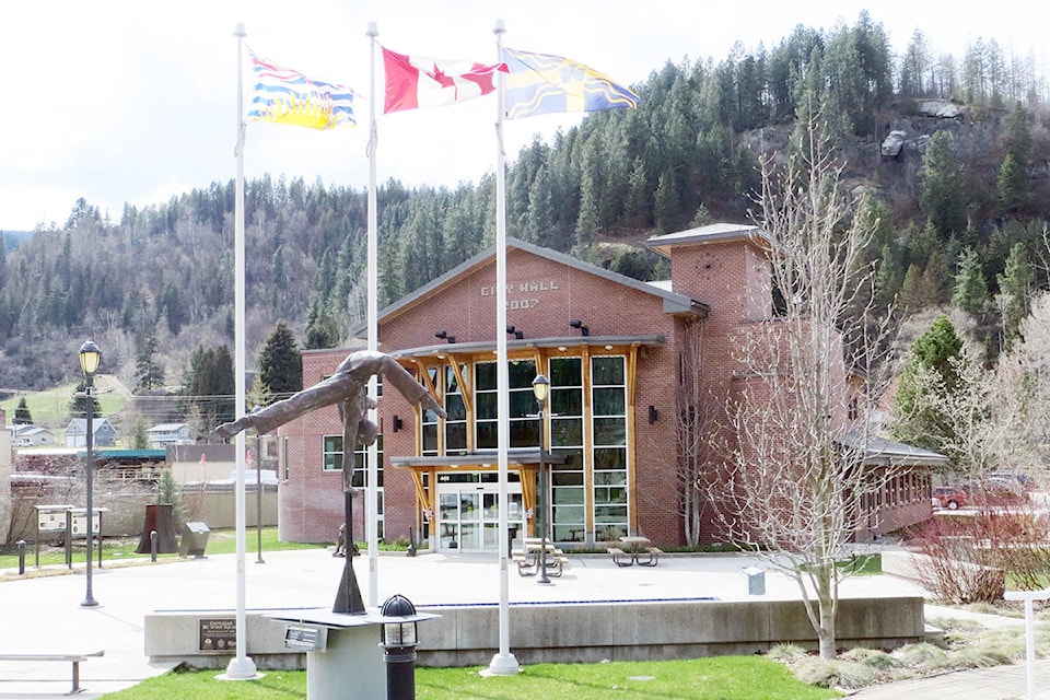 16995863_web1_190502-CAN-Castlegar-city-hall