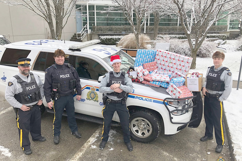 19917695_web1_190102-CAN-rcmp-gifts