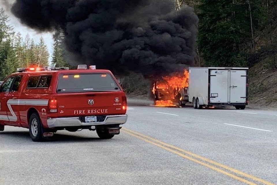 21222589_web1_200419-CAN-vehicle-fire-castlegarfire_1