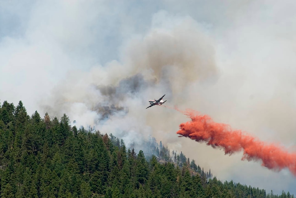 24769934_web1_200827-KWS-TalbotFire-Plane_1